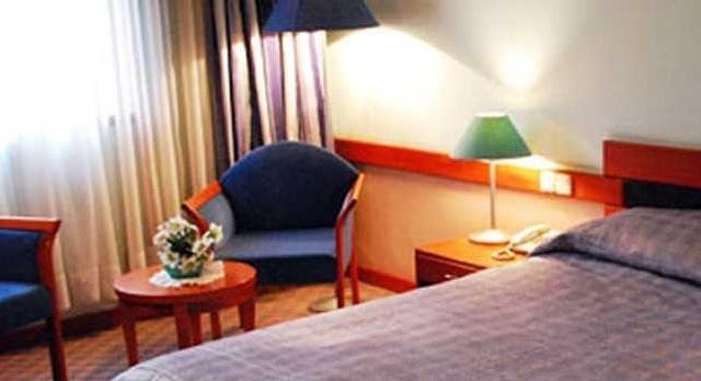 Hotel Tori Tbilisi Quarto foto